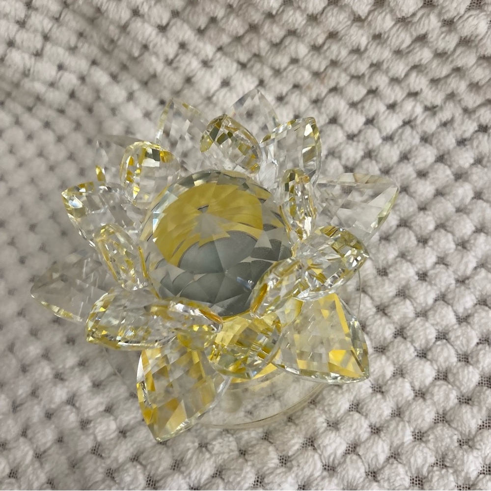 Handmade Crystal Yellow LED Light-up Rotating Lotus Flower - Picture 3 of 6